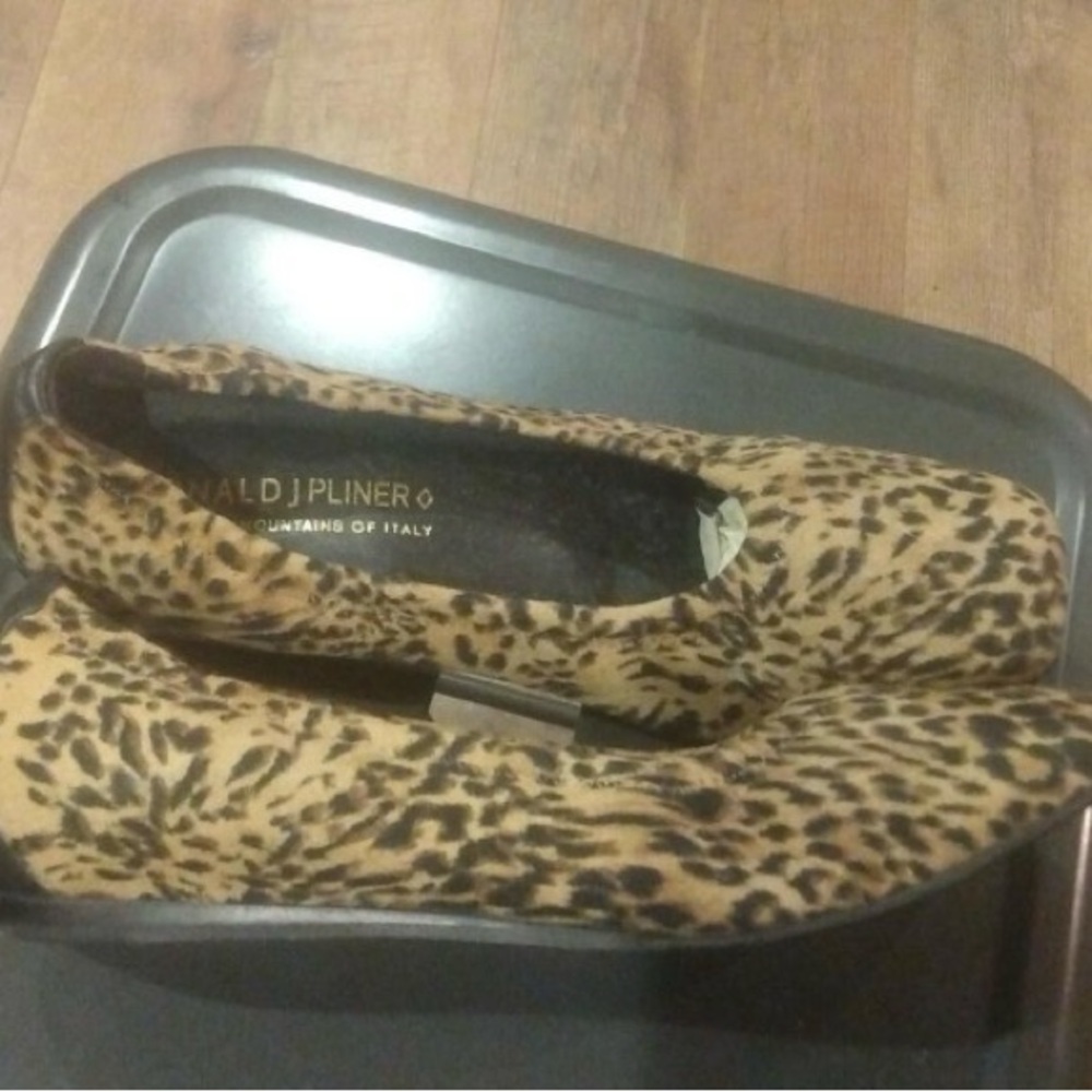 Donald J. Pliner Women's Tan and Black Leopard Flats
